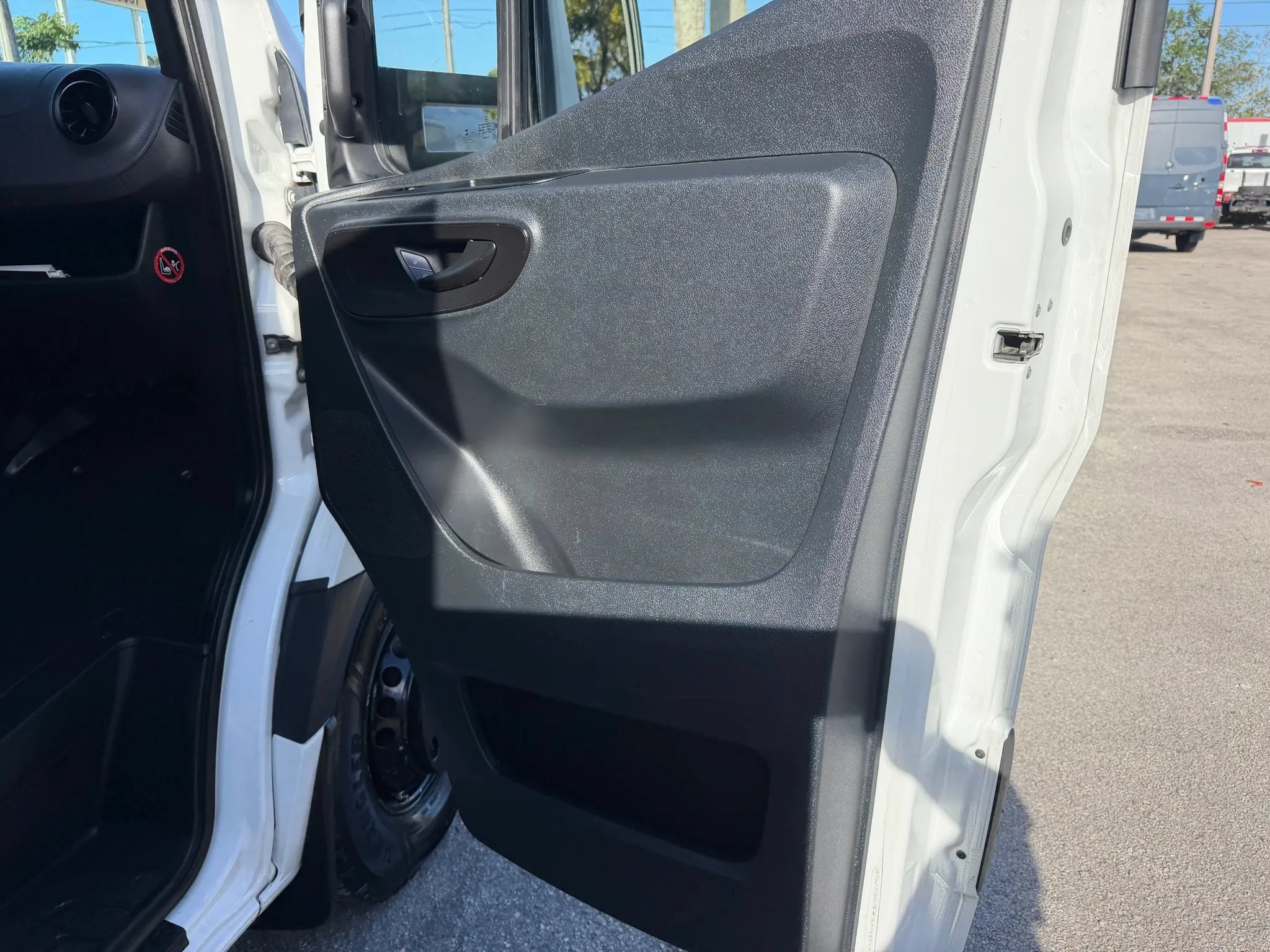 Used 2019 Freightliner Sprinter 3500 w/ Premium Package RWD image 17