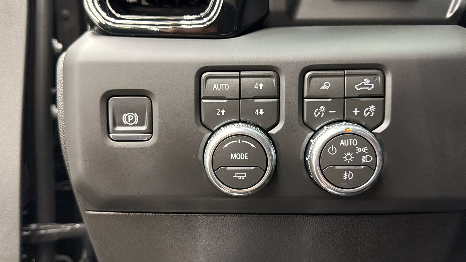 Used 2026 GMC Sierra 2500 AT4X w/ LPO, Black Badging Package AWD/4WD image 31