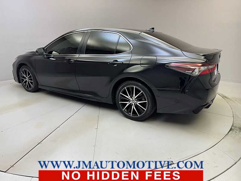 Used 2023 Toyota Camry SE FWD image 3