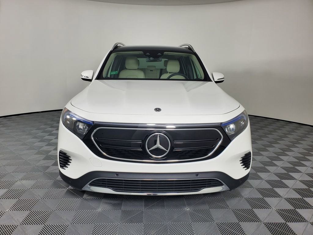 Used 2023 Mercedes-Benz EQB 300 4MATIC image 3