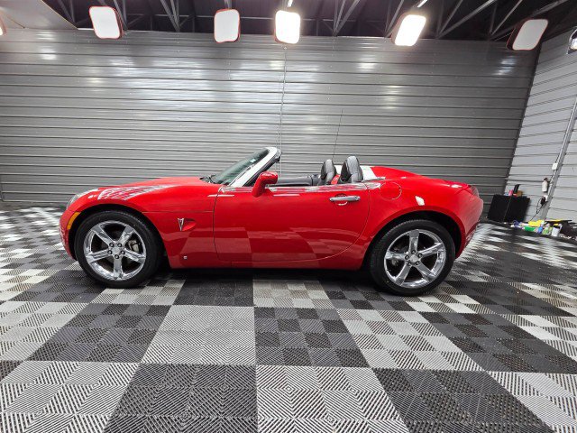 Used 2006 Pontiac Solstice Convertible w/ Premium Package RWD image 9