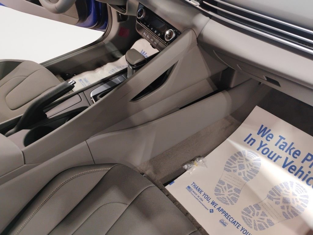 Used 2025 Hyundai Elantra Sport image 26