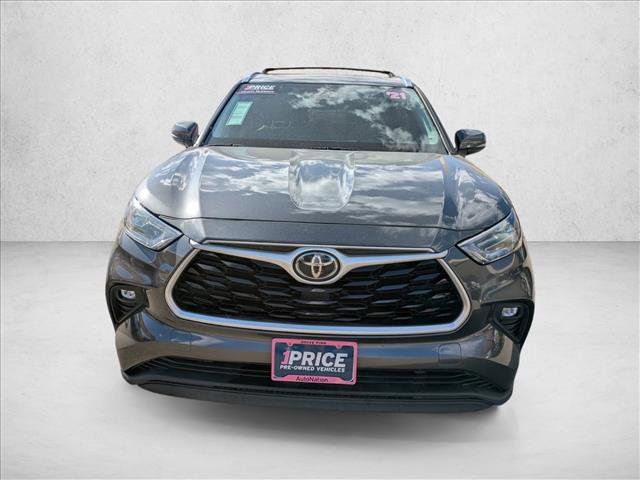 Used 2021 Toyota Highlander XLE image 2