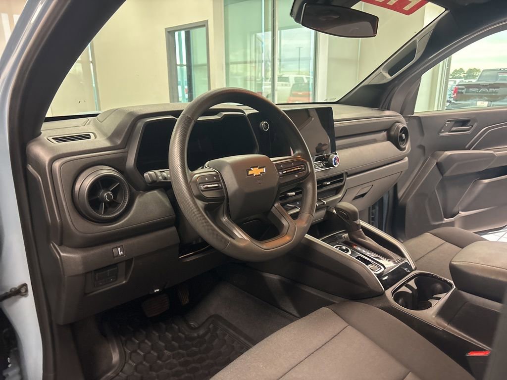 Used 2025 Chevrolet Colorado W/T w/ Advanced Trailering Package image 11