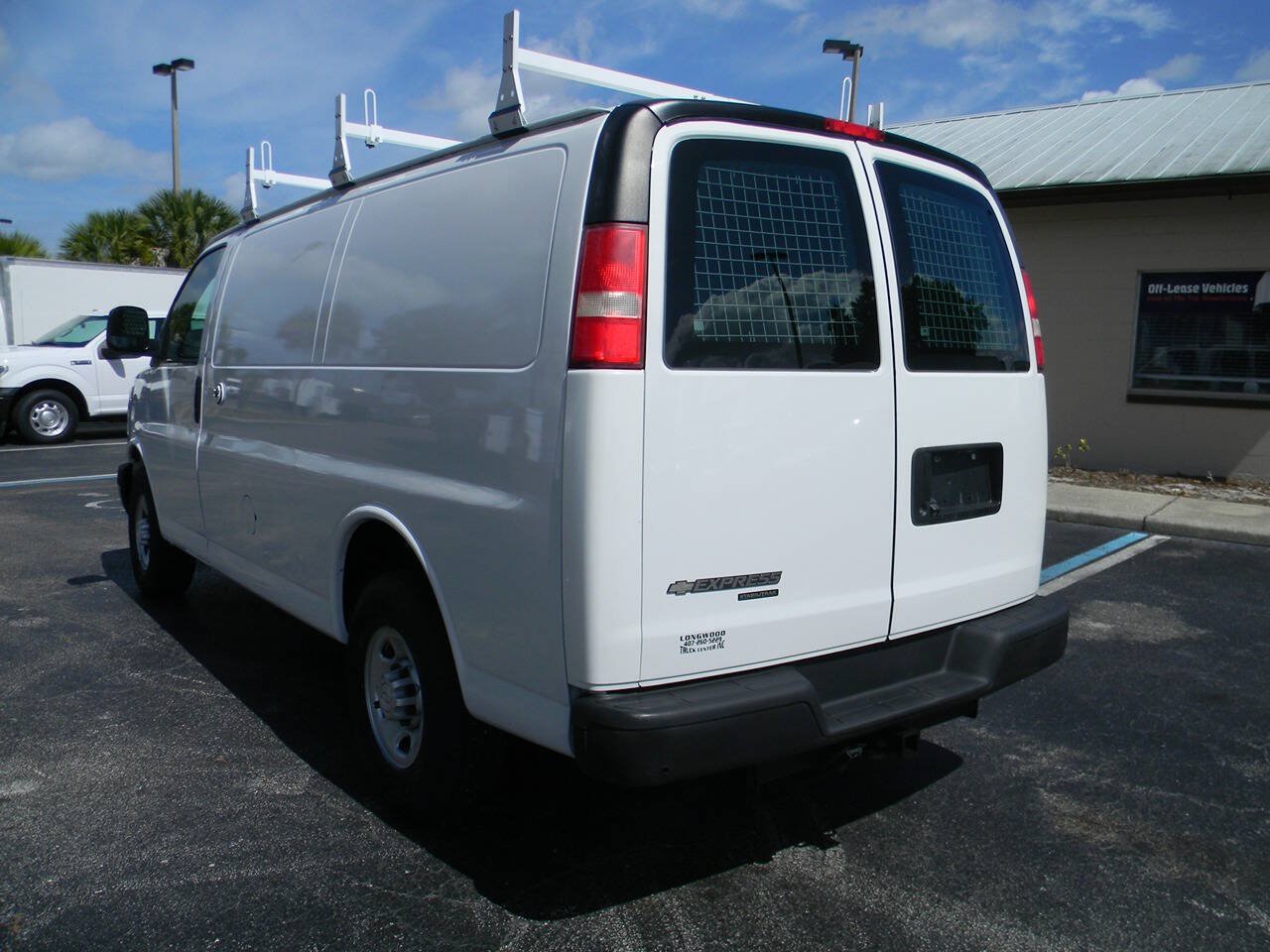 Used 2015 Chevrolet Express 2500 RWD image 2