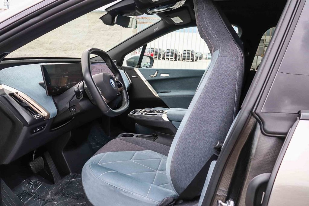 Used 2025 BMW iX xDrive50 w/ Convenience Package image 17