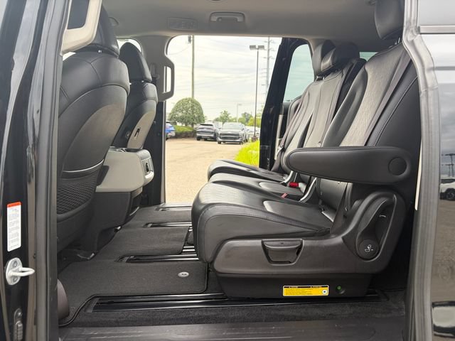 Used 2023 Kia Carnival LX FWD image 23