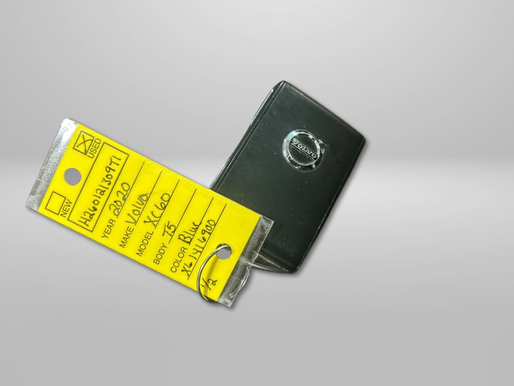 Used 2020 Volvo XC60 T5 Momentum image 37