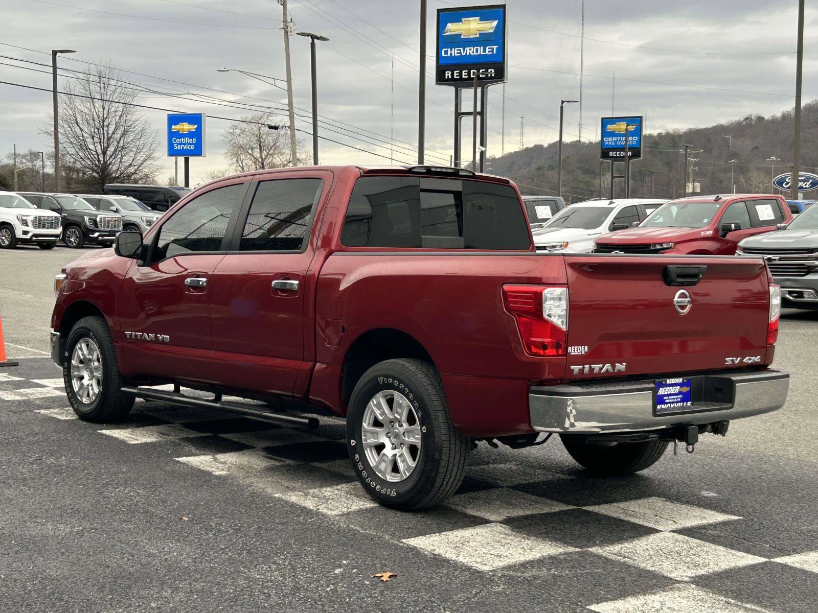 Used 2019 Nissan Titan SV image 4