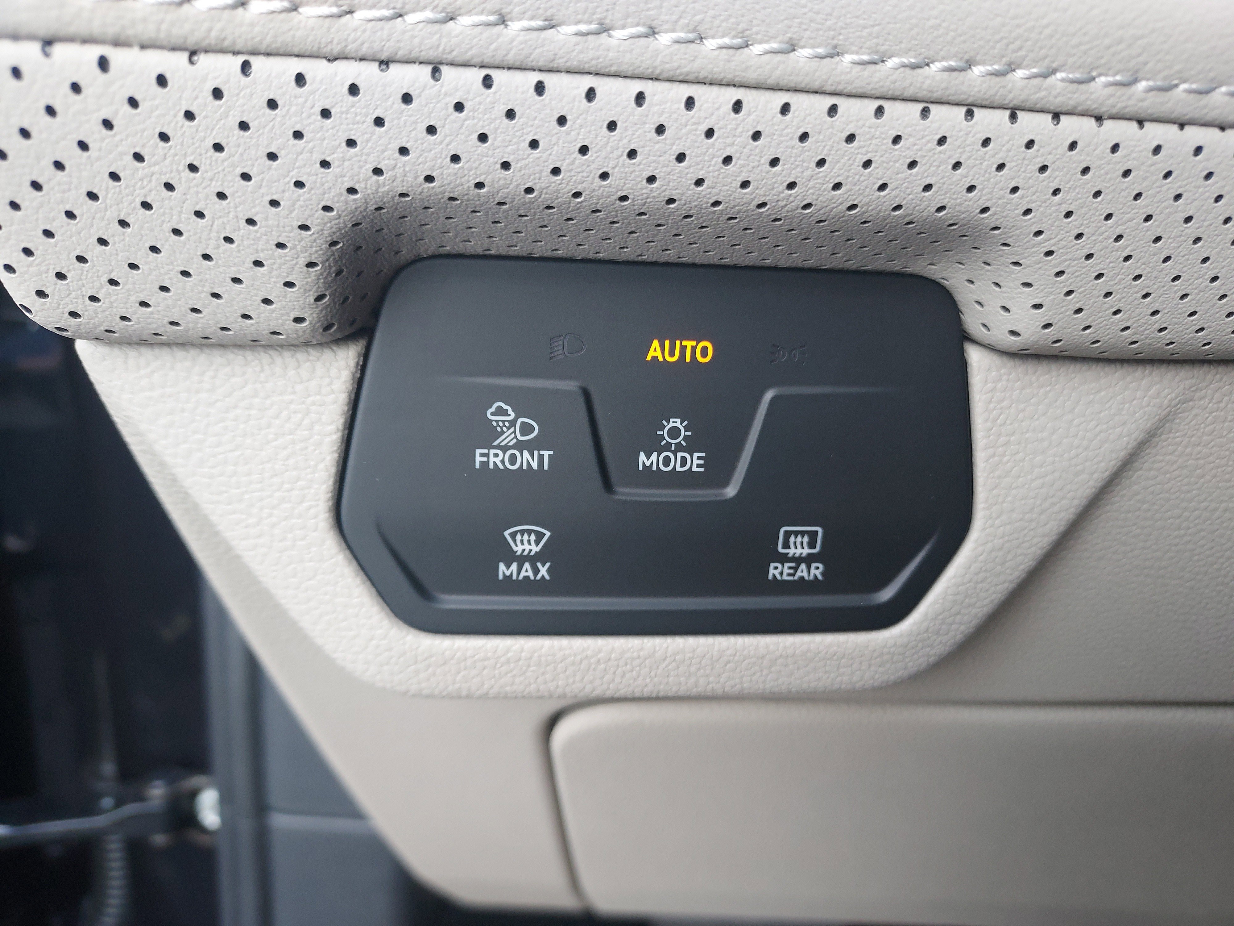 New 2026 Volkswagen Atlas SE image 25