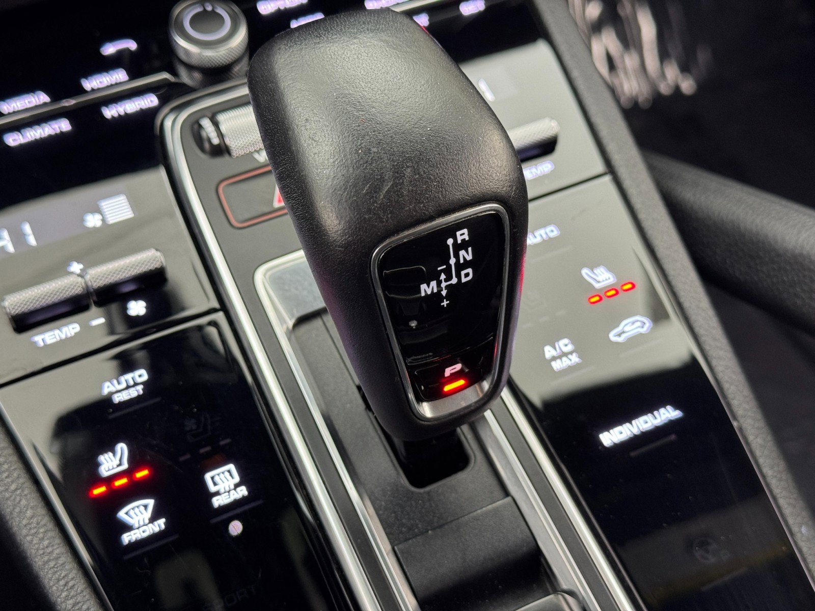 Used 2020 Porsche Cayenne E-Hybrid w/ Premium Package image 33