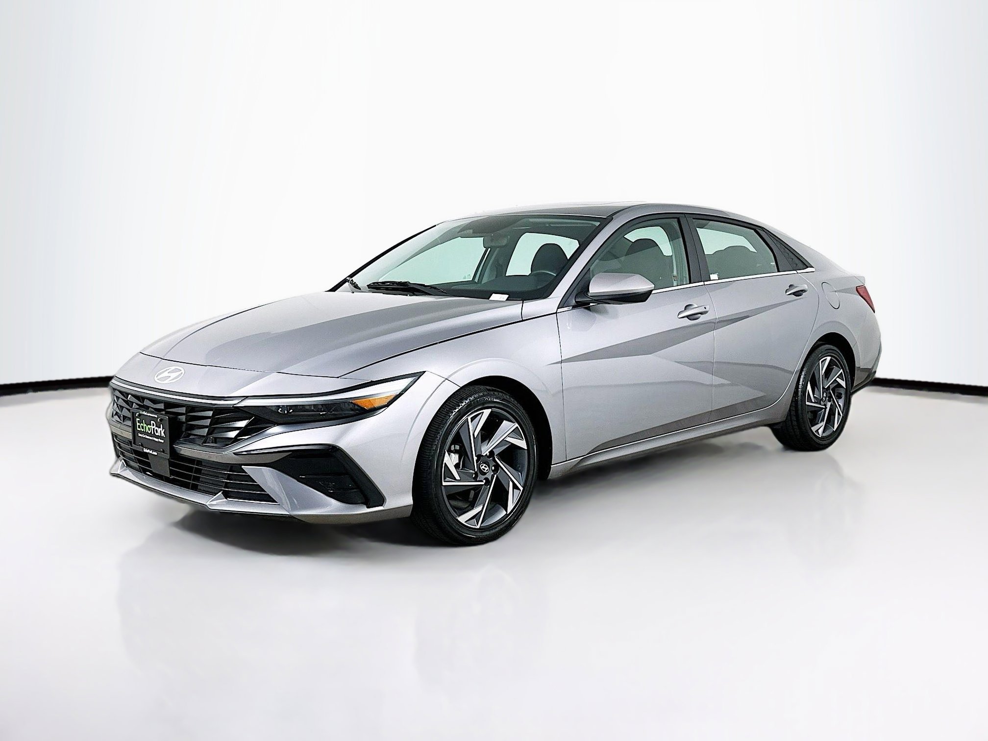 Used 2025 Hyundai Elantra SEL image 3