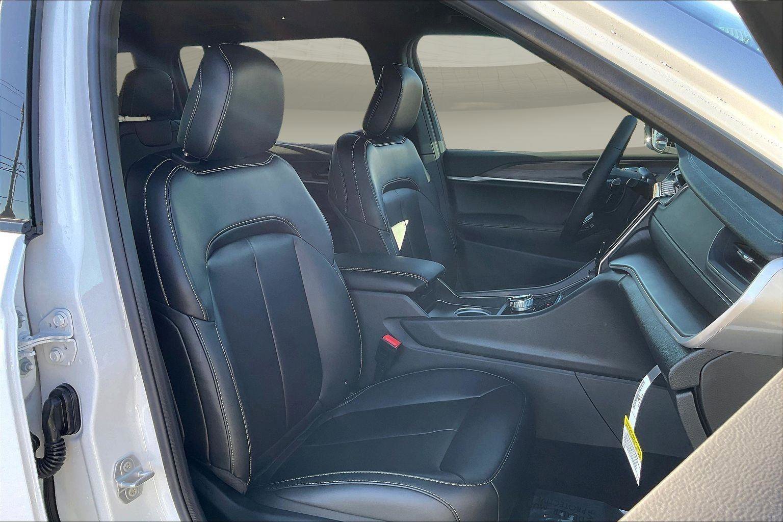 New 2025 Jeep Grand Cherokee L Limited w/ Black Appearance Package image 11