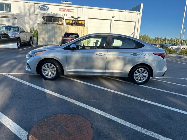 Used 2020 Hyundai Accent SE FWD image 2