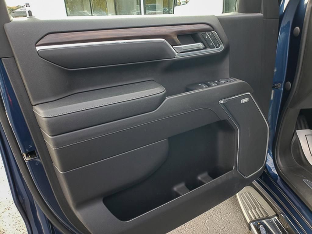 Used 2023 GMC Sierra 1500 SLT w/ SLT Premium Package image 9