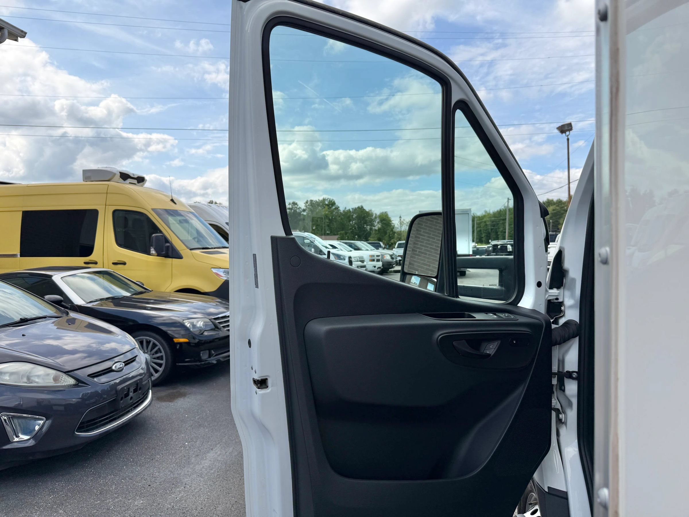 Used 2024 Mercedes-Benz Sprinter 3500 image 8