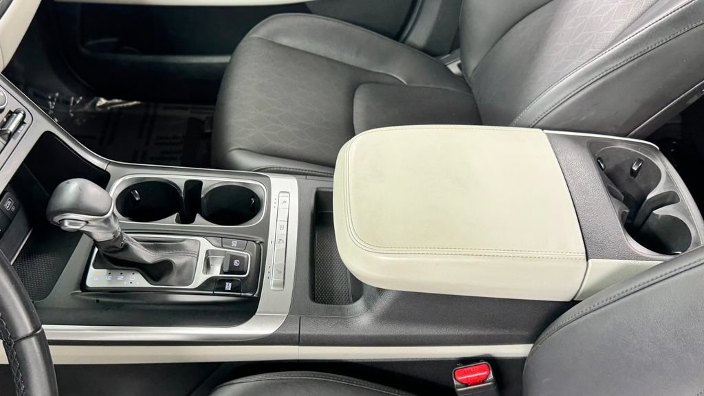 Used 2024 Kia Carnival LX FWD image 33