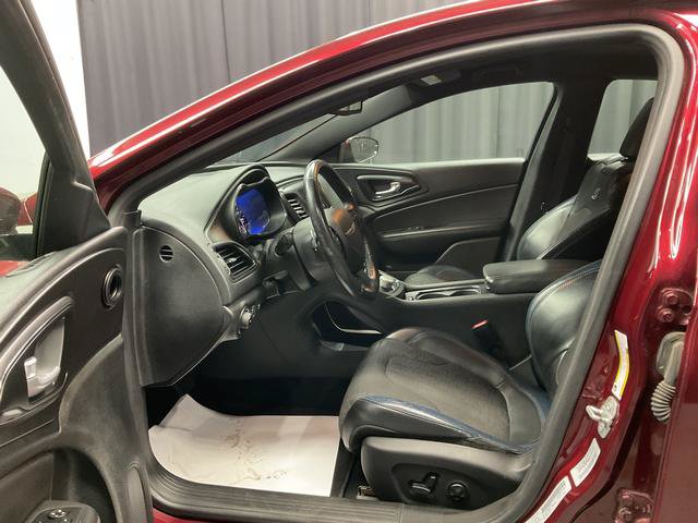 Used 2015 Chrysler 200 S w/ Comfort Group FWD image 7