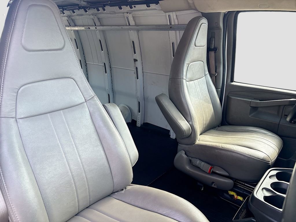 Used 2024 Chevrolet Express 3500 Extended w/ Driver Convenience Package image 25