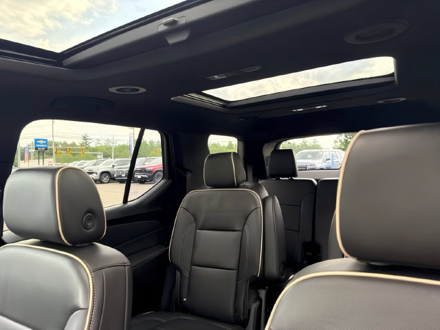 Used 2023 Chevrolet Traverse Premier AWD/4WD image 19