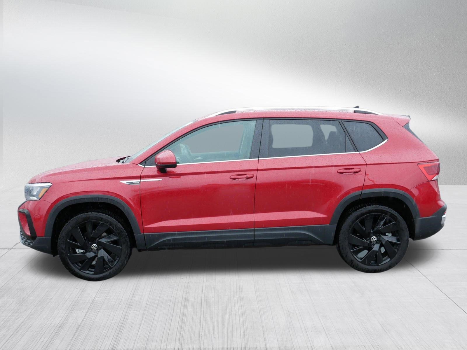 Used 2024 Volkswagen Taos SE w/ Panoramic Sunroof Package AWD/4WD image 4