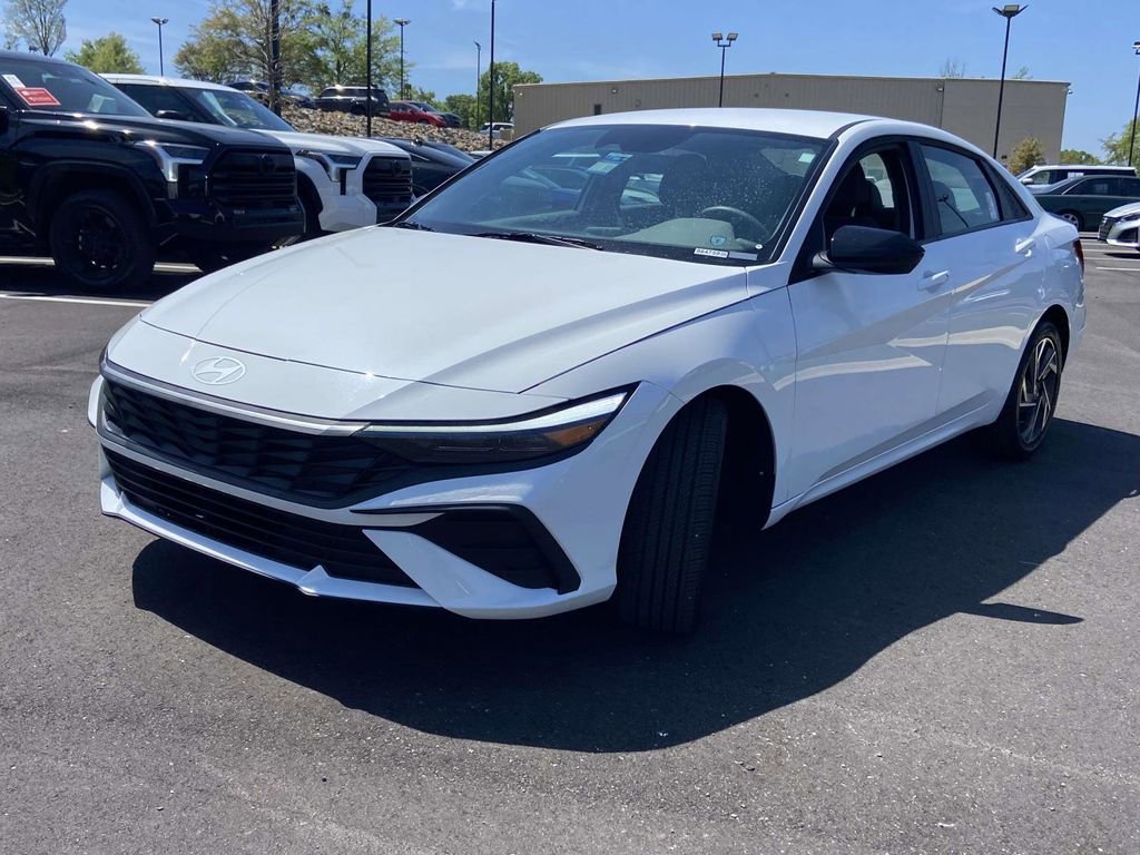 Used 2025 Hyundai Elantra Sport image 7