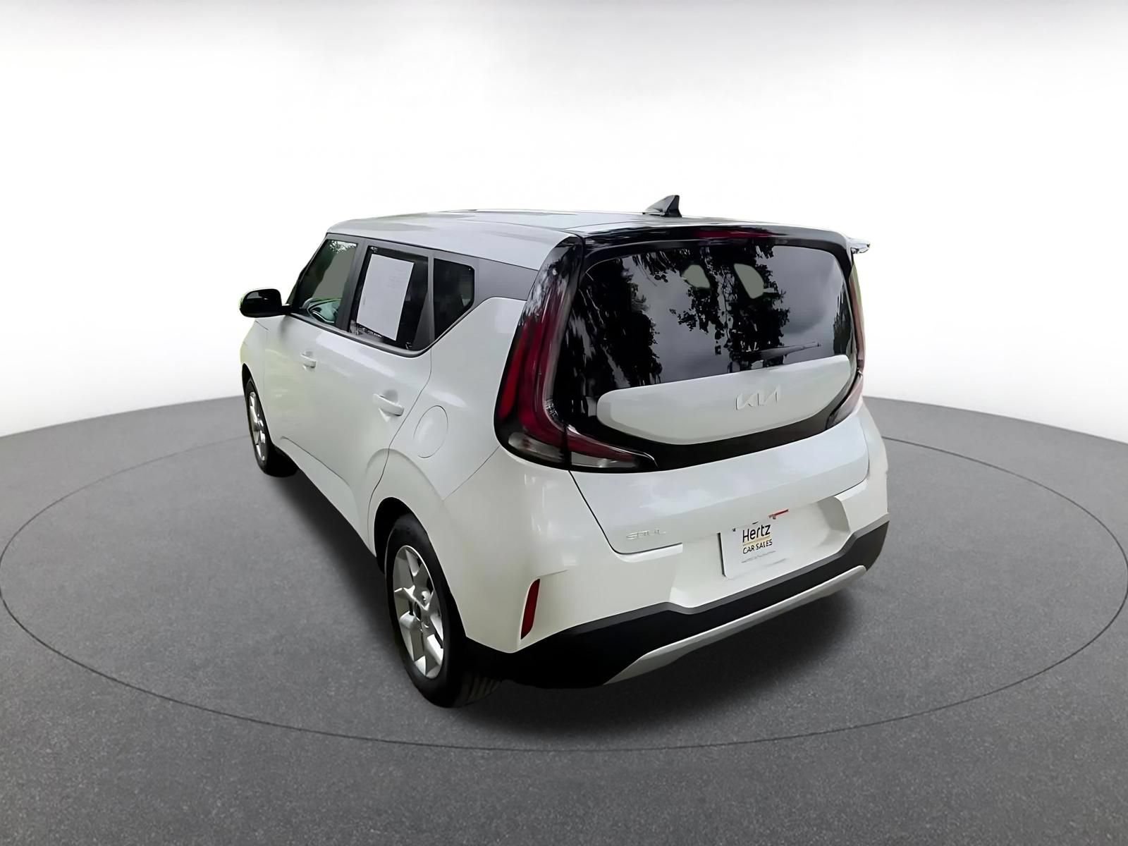 Used 2025 Kia Soul LX w/ LX Technology Package FWD image 11