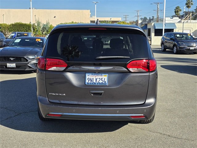 Used 2020 Chrysler Pacifica Touring image 5