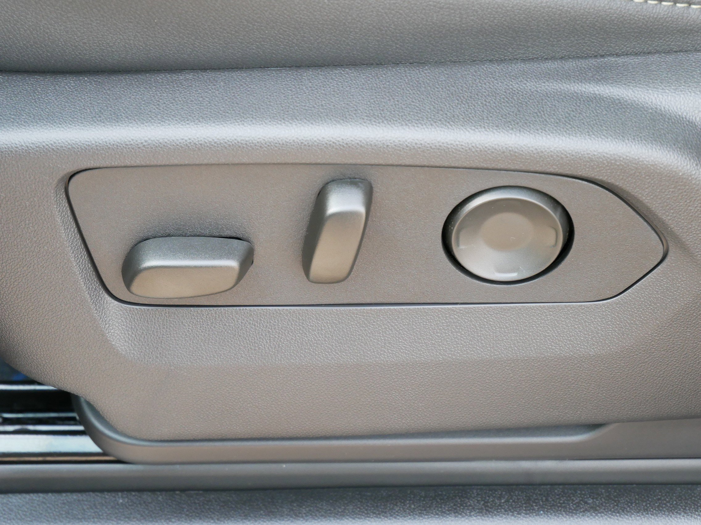 New 2025 Chevrolet Suburban Premier image 16