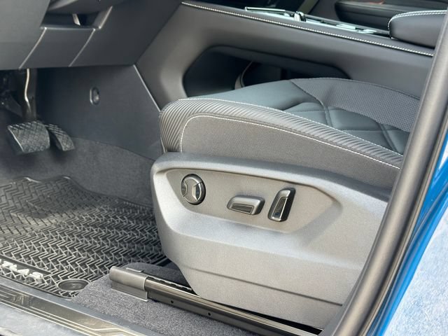 New 2026 Volkswagen Atlas Cross Sport SE FWD image 17
