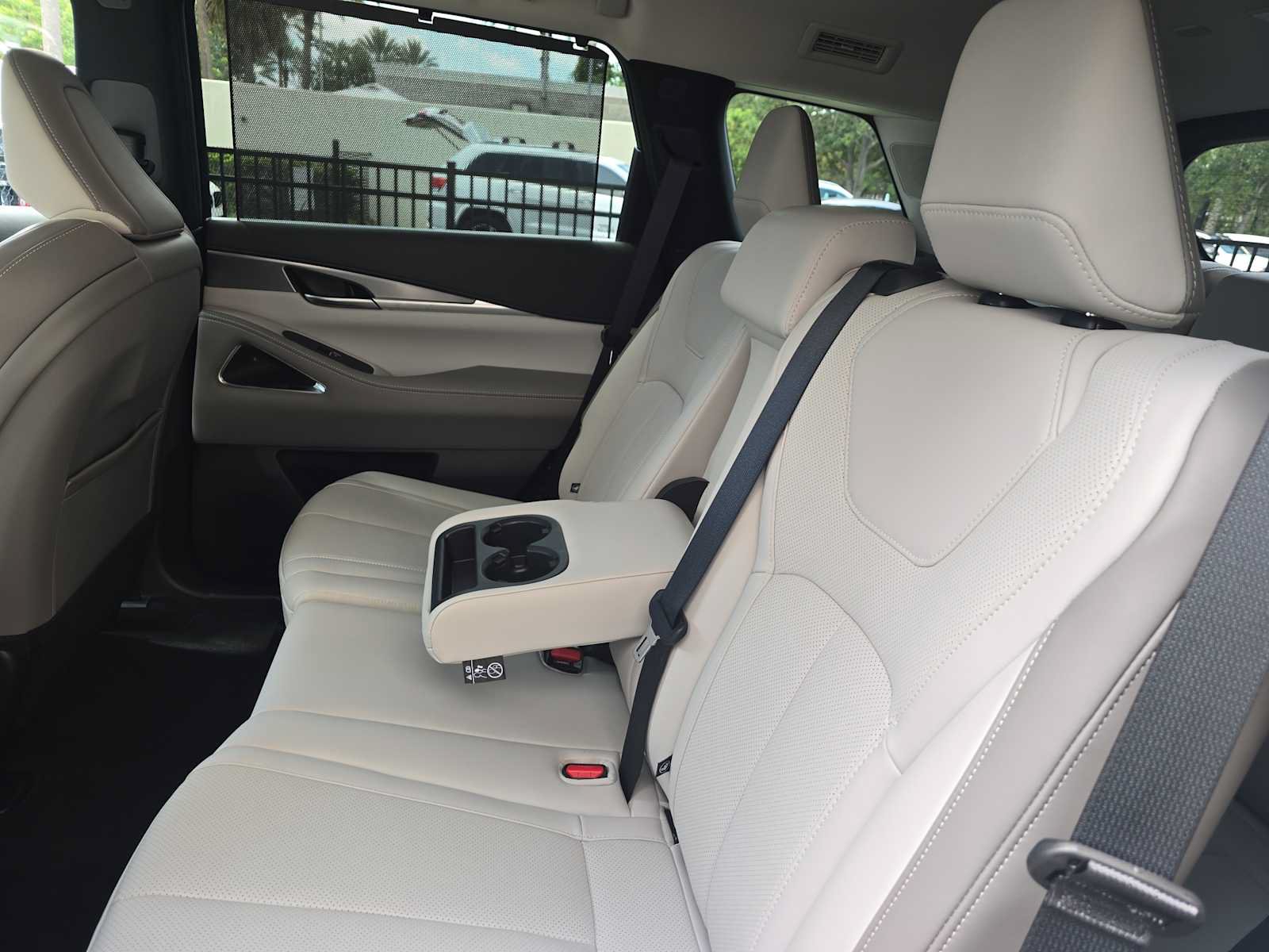 Certified 2026 INFINITI QX60 Luxe w/ Cargo Package FWD image 13