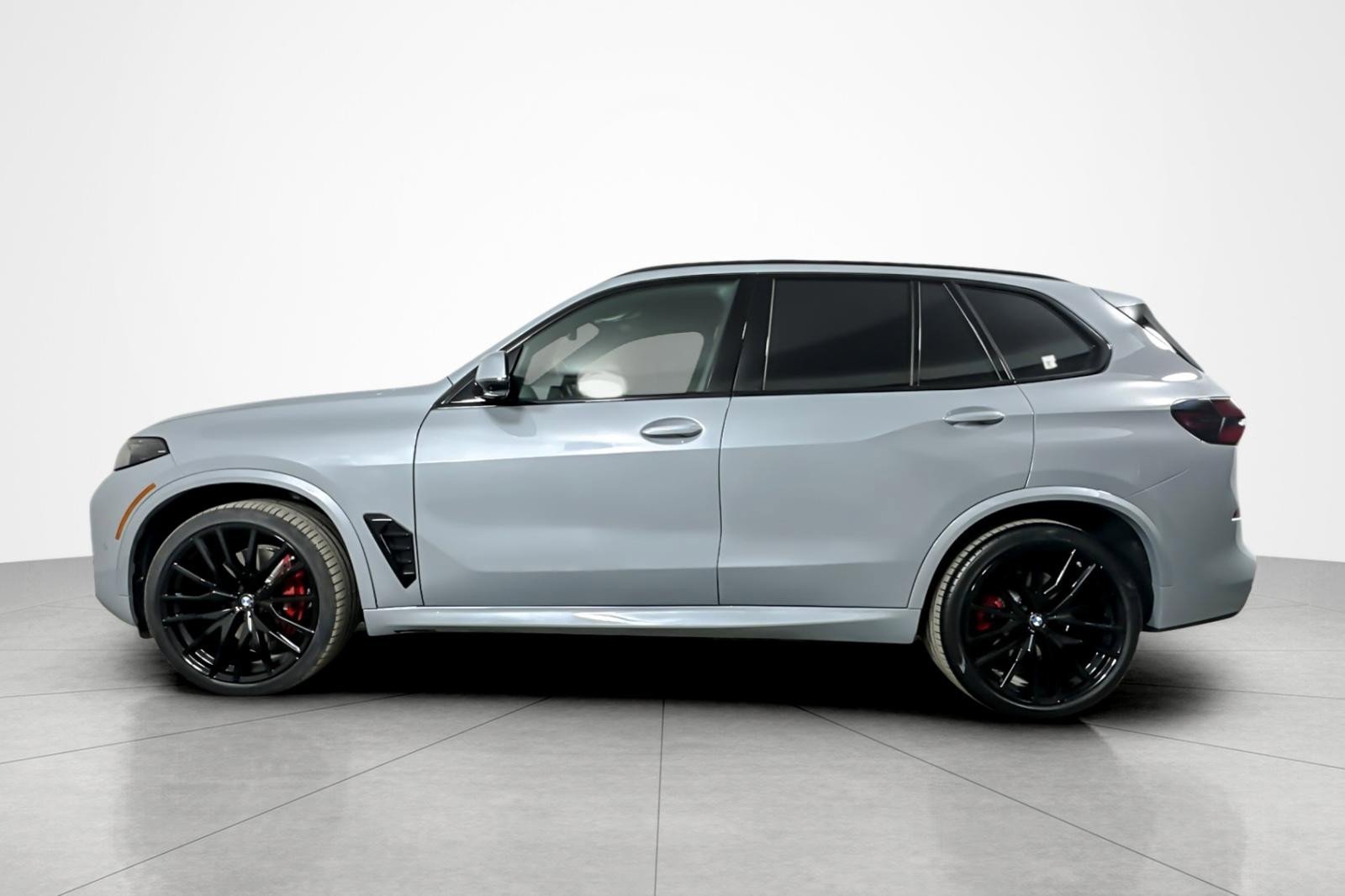 Used 2024 BMW X5 xDrive40i w/ M Sport Package AWD/4WD image 2