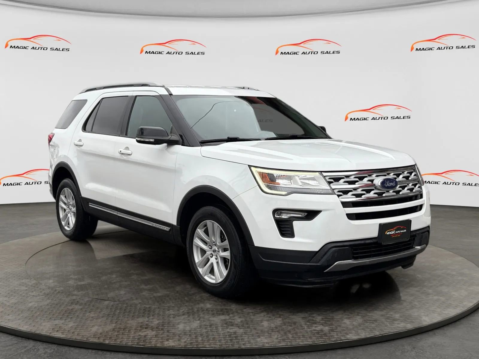 Used 2019 Ford Explorer XLT w/ Equipment Group 201A image 5