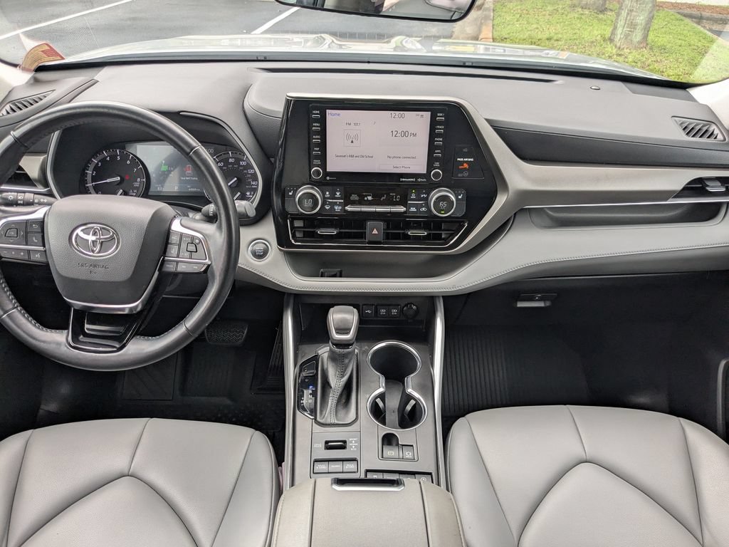 Used 2021 Toyota Highlander XLE AWD/4WD image 15