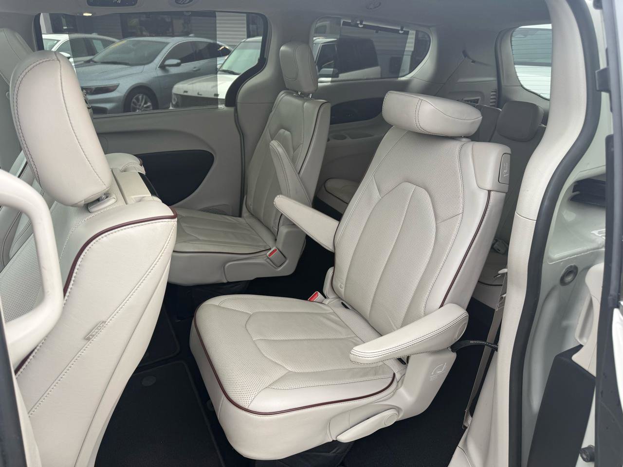 Used 2020 Chrysler Pacifica Limited w/ Tire & Wheel Group image 13