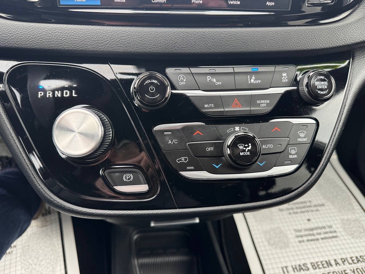 Used 2025 Chrysler Pacifica Select FWD image 18
