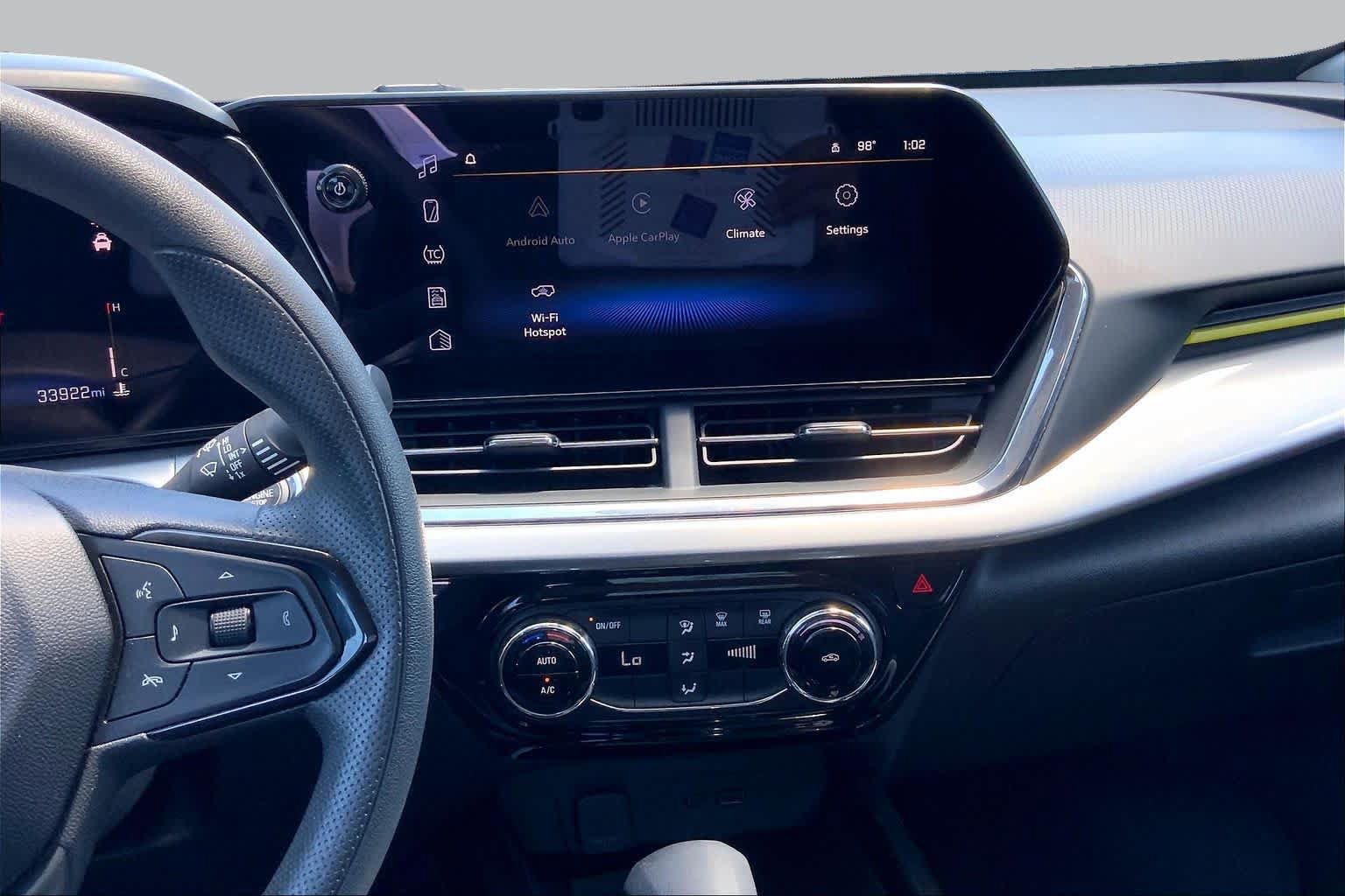 Used 2025 Chevrolet Trax LT FWD image 7