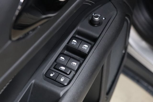 Used 2024 Jeep Compass Latitude w/ Convenience Group AWD/4WD image 17