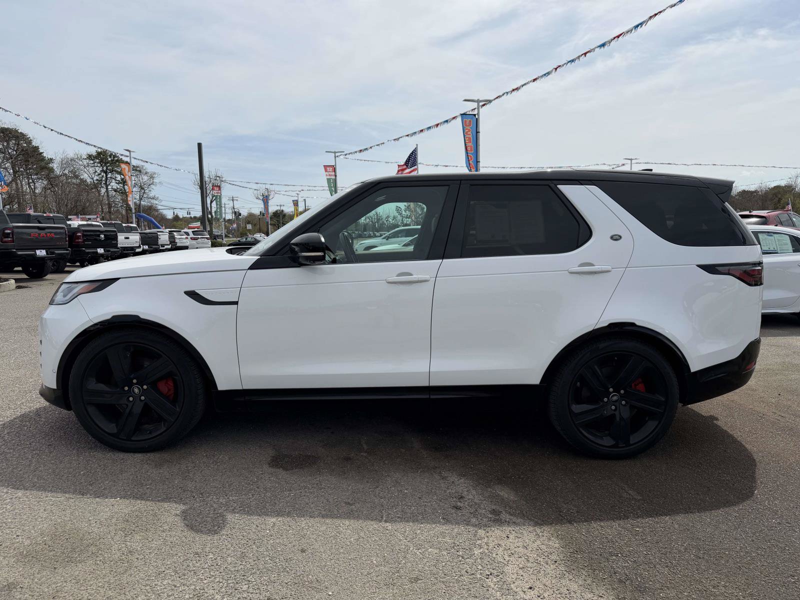 Used 2023 Land Rover Discovery HSE R-Dynamic AWD/4WD image 32