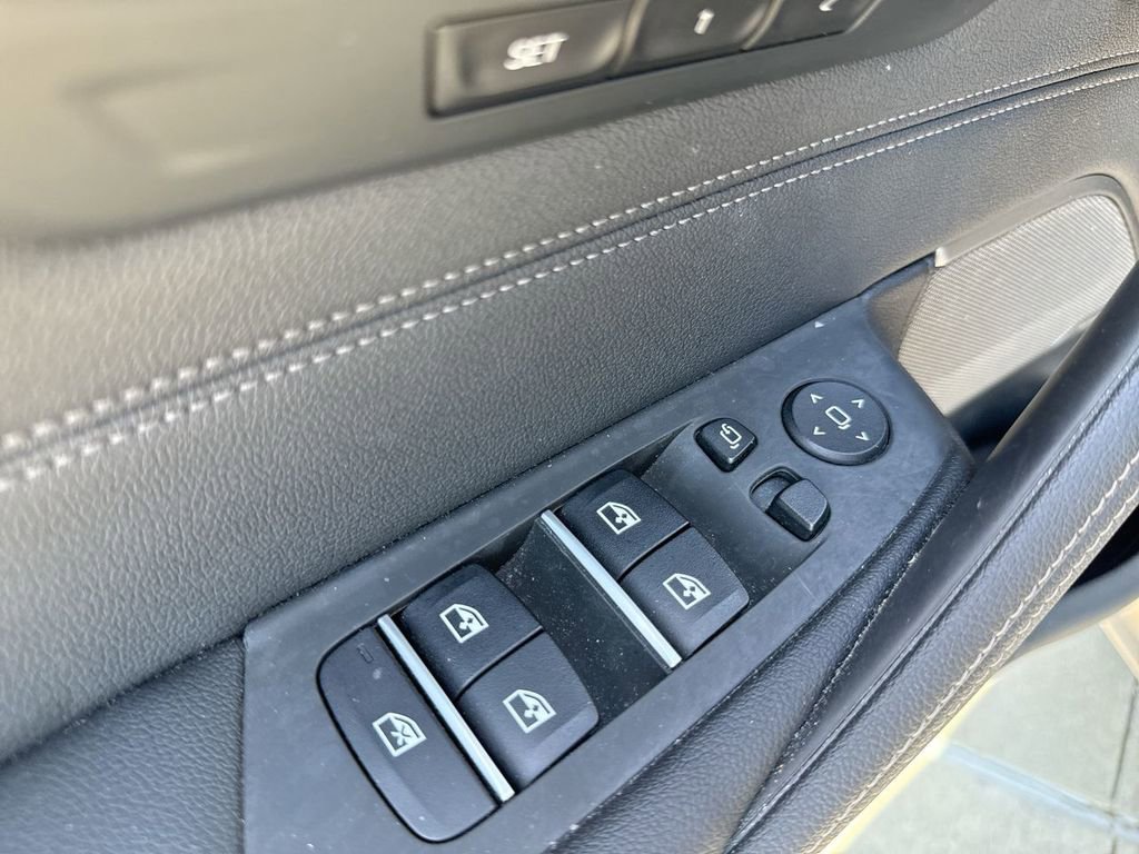 Used 2022 BMW 530e xDrive w/ Premium Package AWD/4WD image 13