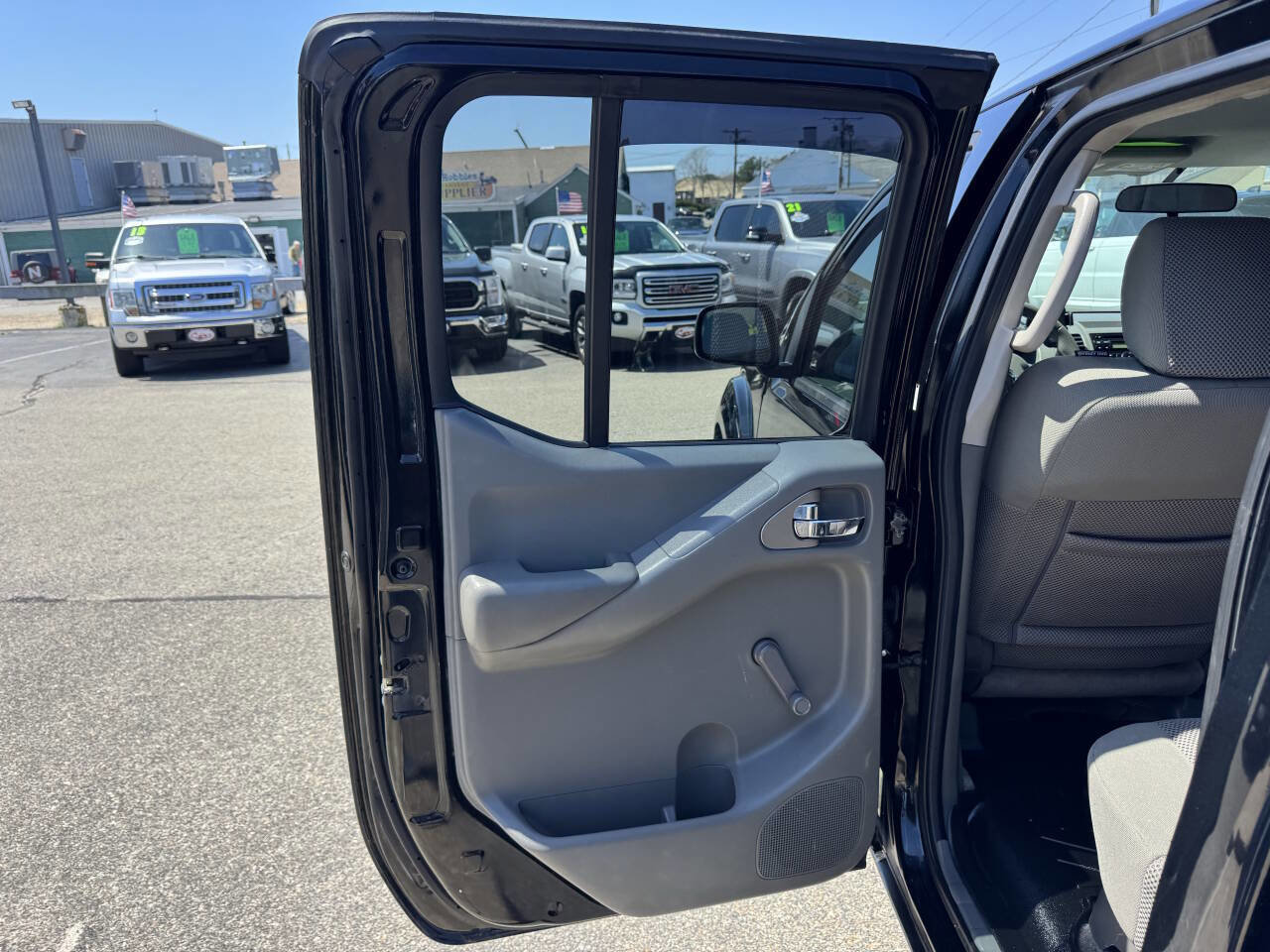 Used 2013 Nissan Frontier S AWD/4WD image 27