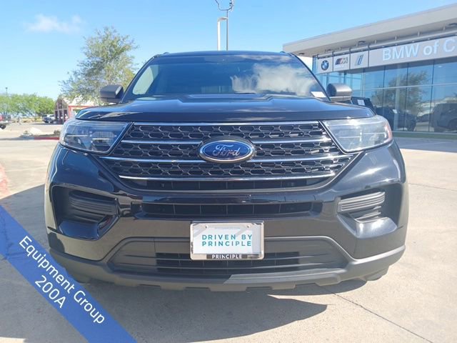 Used 2022 Ford Explorer XLT image 2