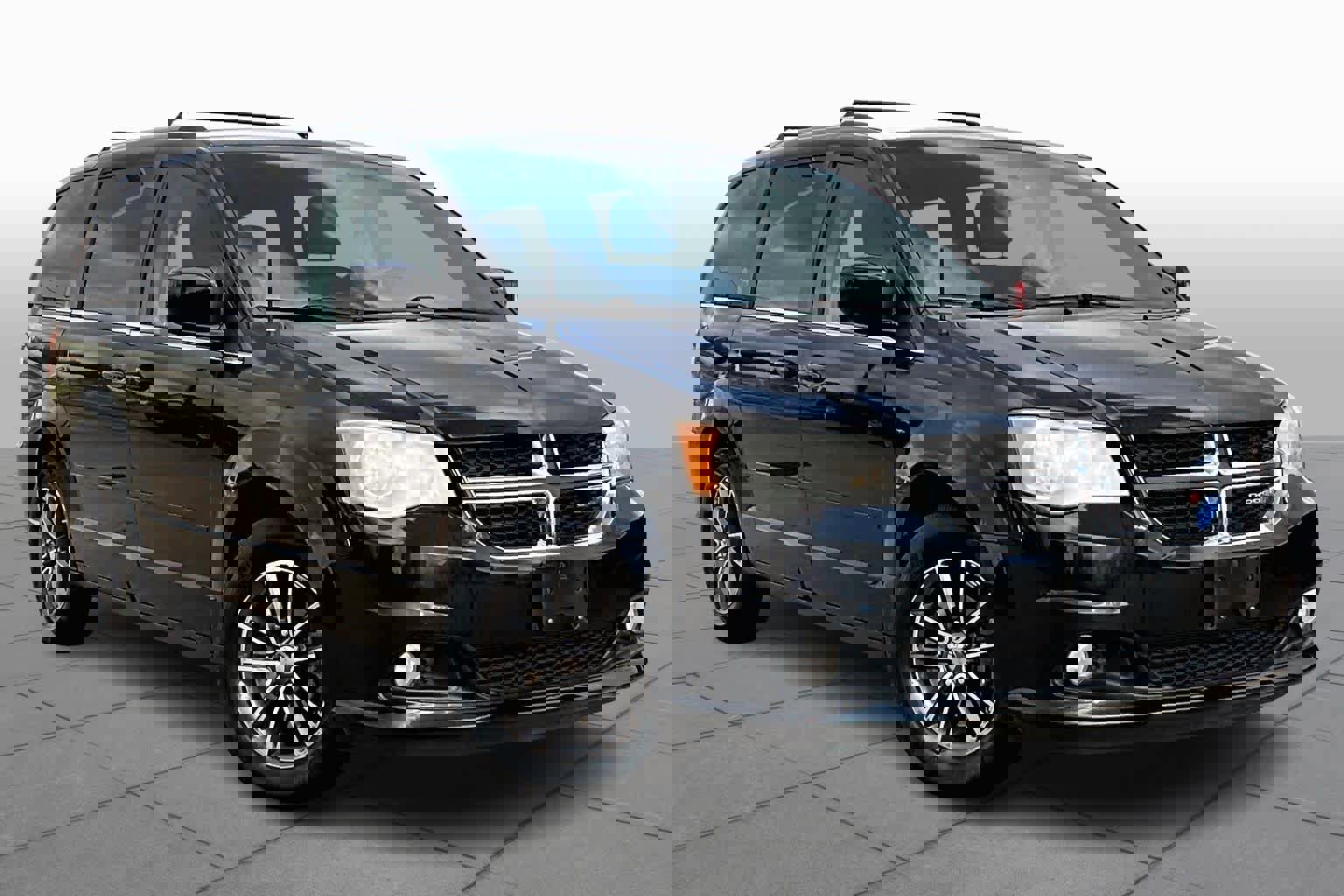 Used 2017 Dodge Grand Caravan SXT image 2