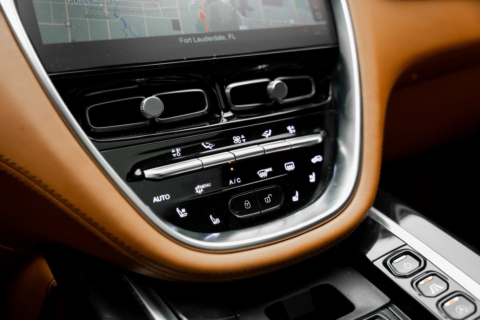 Used 2021 Aston Martin DBX image 48