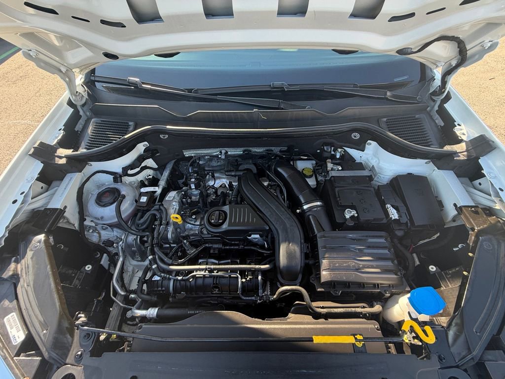 Used 2024 Volkswagen Taos SE image 29