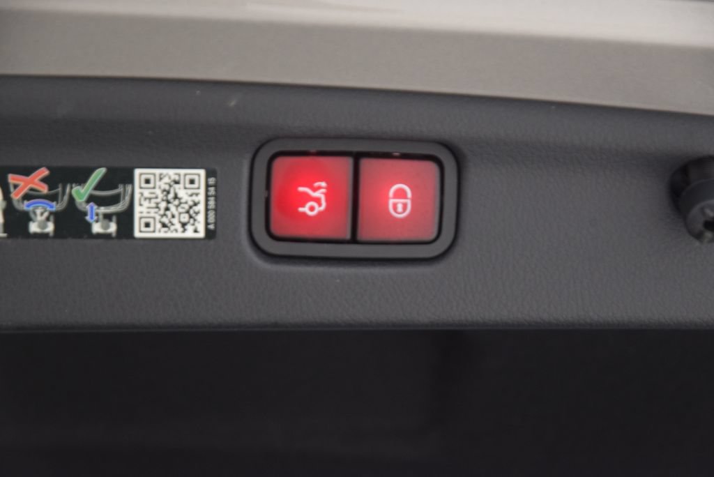 Used 2022 Mercedes-Benz C 300 Sedan image 30
