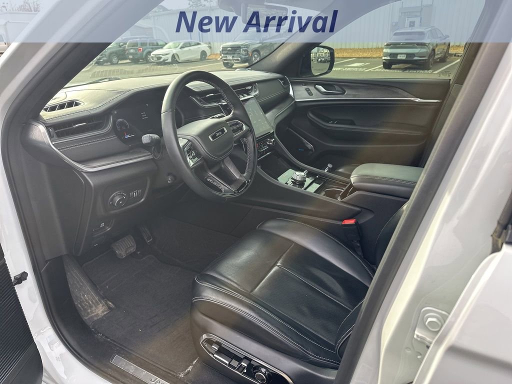 Used 2022 Jeep Grand Cherokee Overland w/ Adv Protech Group III image 11