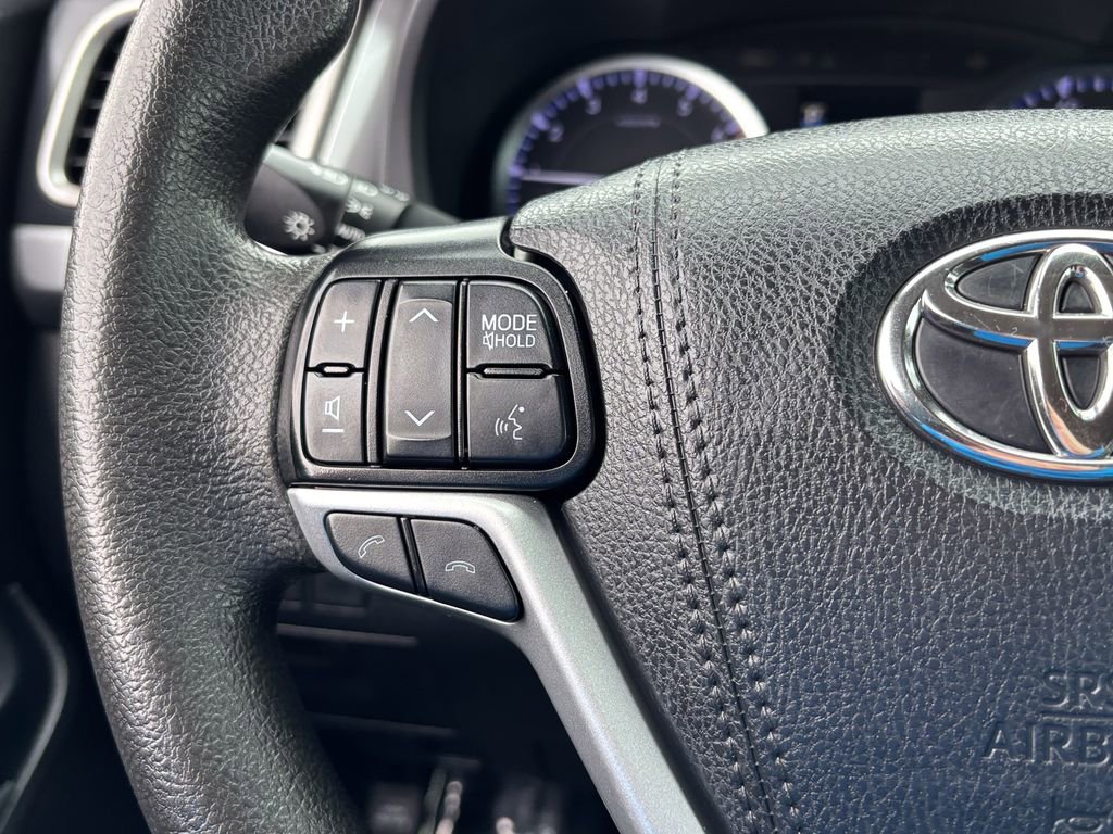 Used 2019 Toyota Highlander LE FWD image 24
