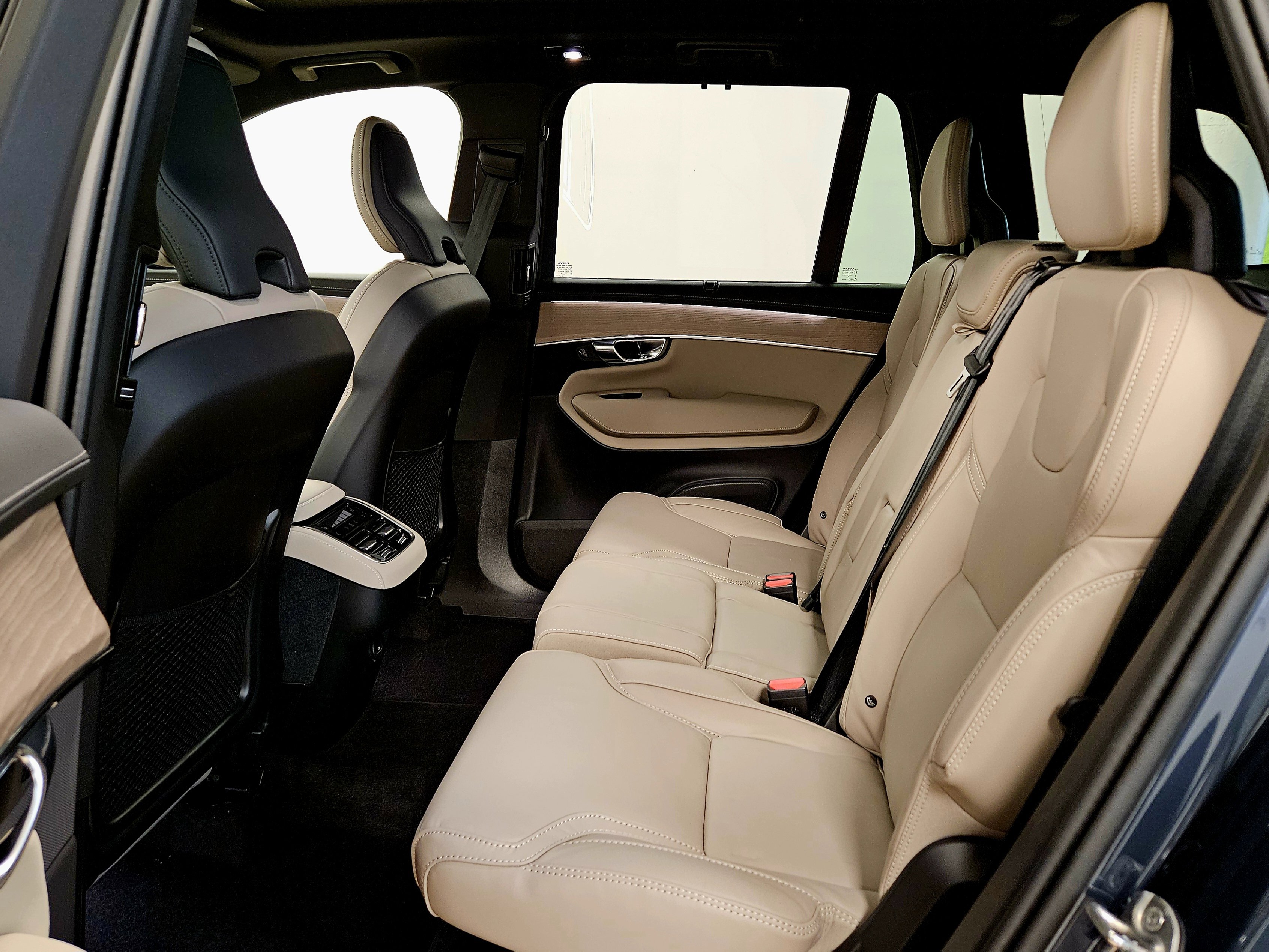 New 2026 Volvo XC90 B6 Ultra w/ Protection Package image 12