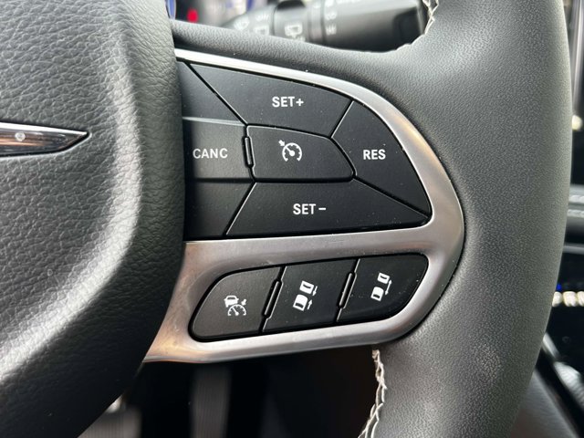 Used 2026 Chrysler Pacifica Select FWD image 21
